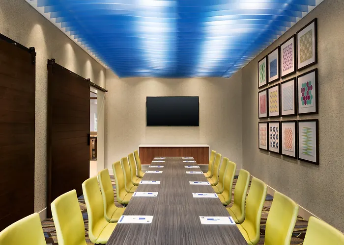 Holiday Inn Express & Suites Grand Rapids Airport North By Ihg