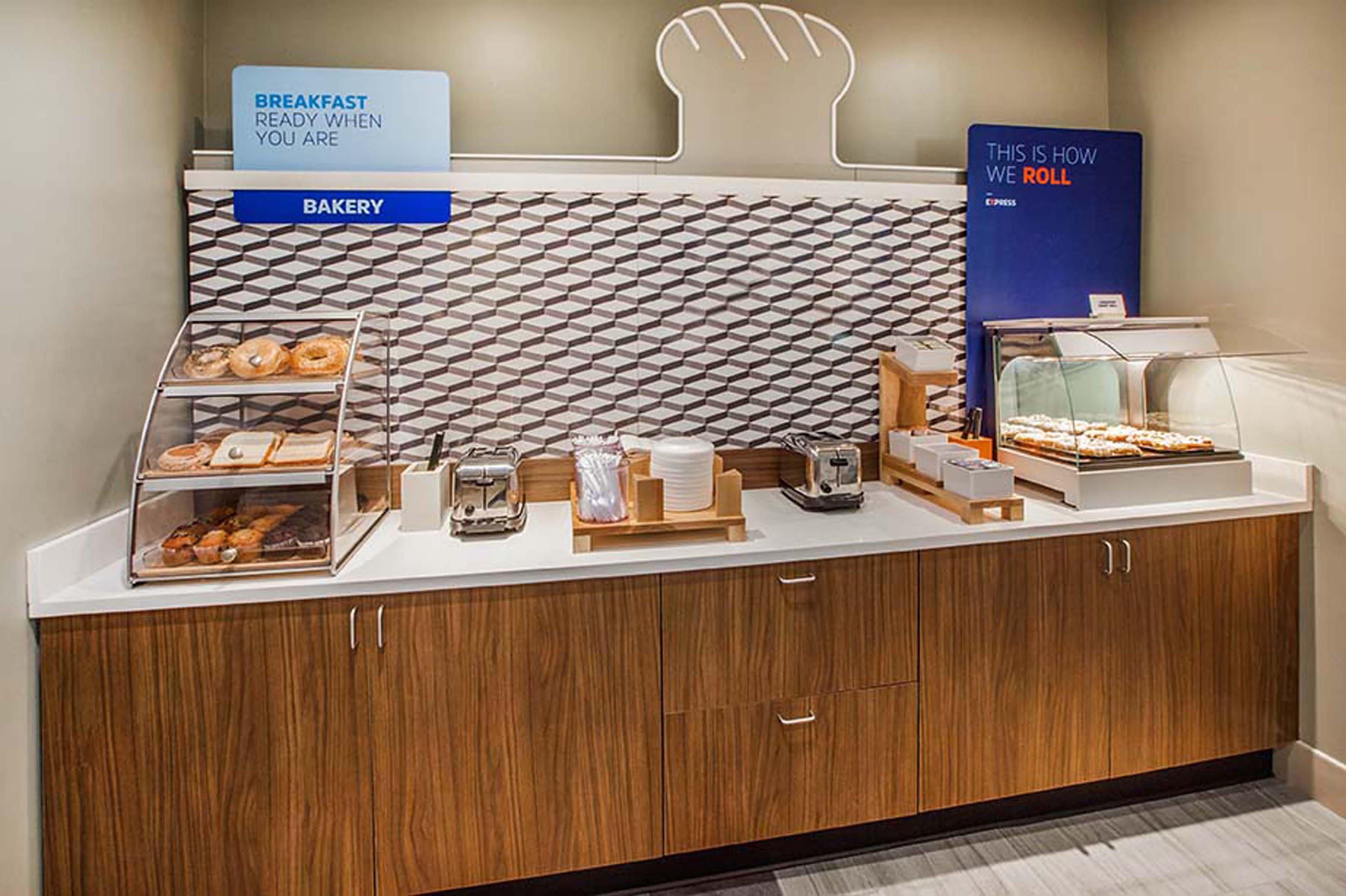 Hotel Express & Grand Rapids Airport North By Ihg