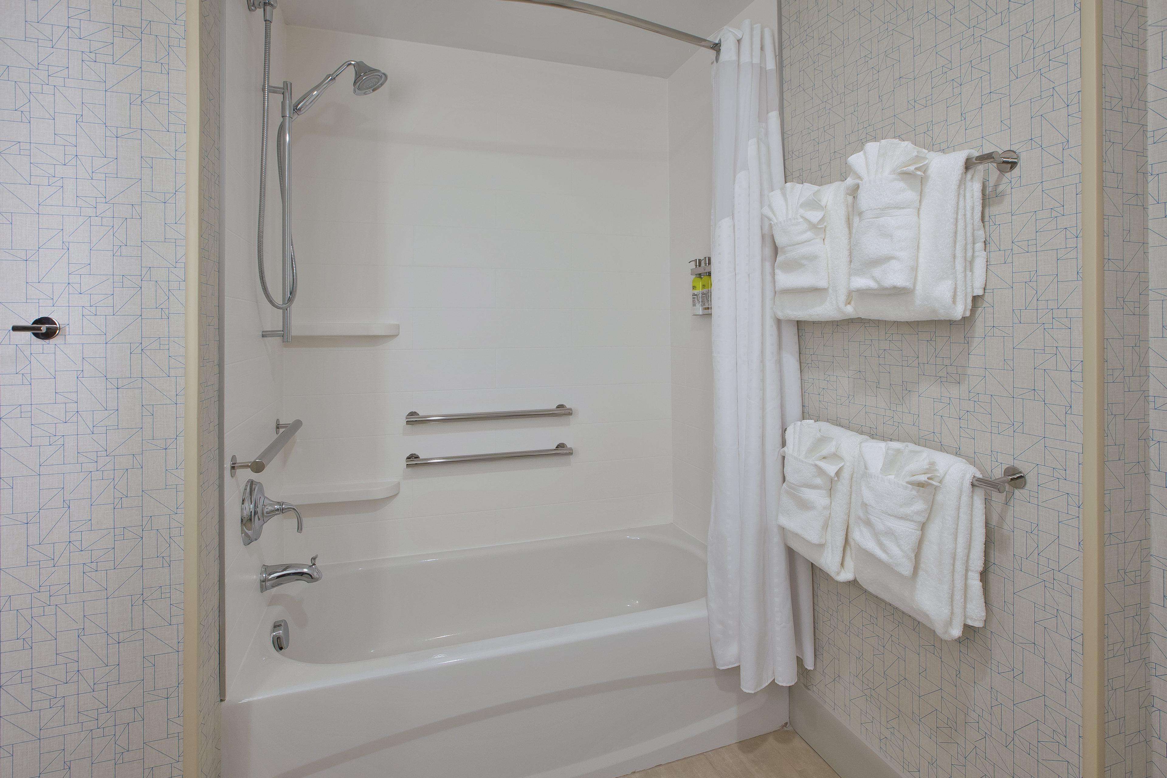 Express & Grand Rapids Airport North By Ihg