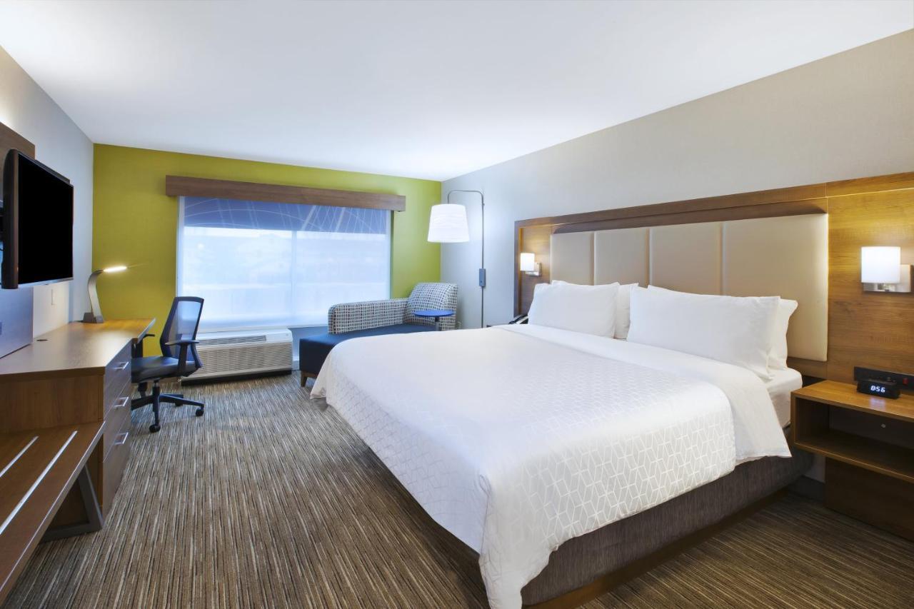 Express & Grand Rapids Airport North By Ihg Hotel